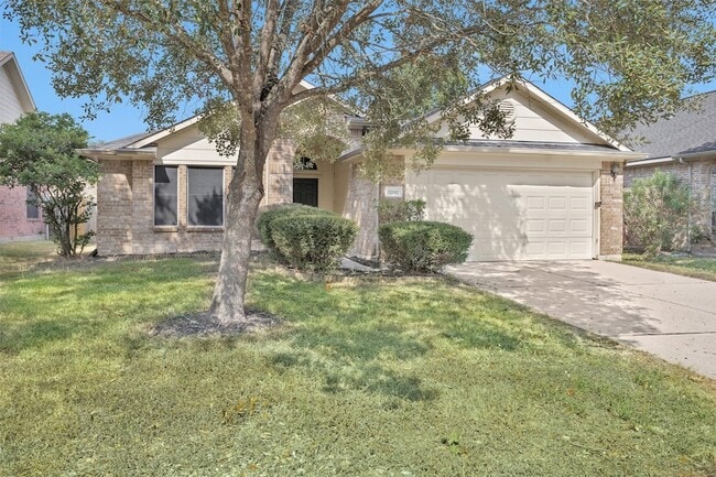 32102 Decker Oaks Dr in Pinehurst, TX - Building Photo - Building Photo