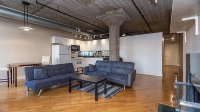411 W Ontario St in Chicago, IL - Building Photo - Building Photo