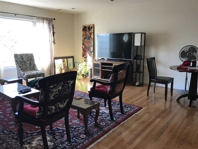 70 Hutton St in Jersey City, NJ - Building Photo - Building Photo