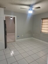 1093 NW 134th Pl, Unit Efficiency in Miami, FL - Foto de edificio - Building Photo