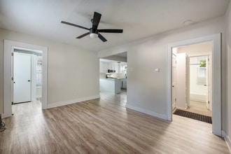 2755 E Surrey Dr in North Charleston, SC - Building Photo - Building Photo