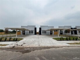 905 Deluxe St in Alamo, TX - Building Photo