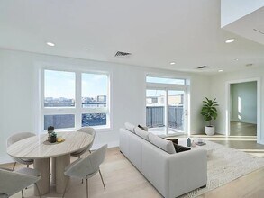 301 Border St, Unit 508 in Boston, MA - Foto de edificio - Building Photo