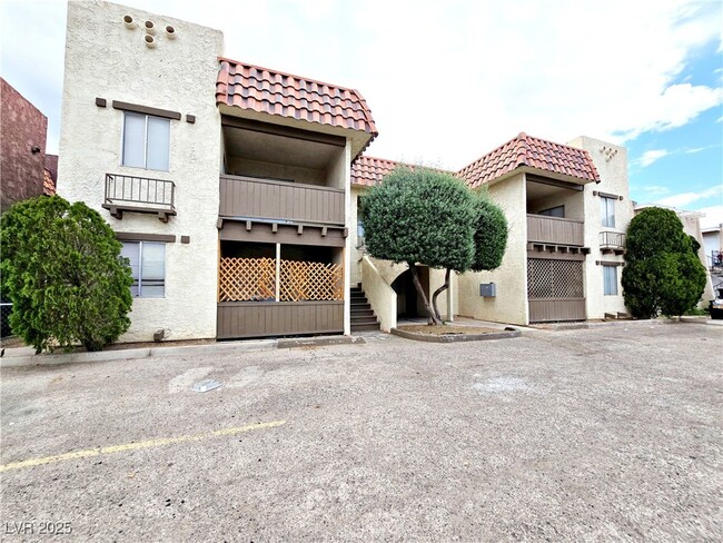 5357 Del Gado Dr in Las Vegas, NV - Foto de edificio - Building Photo