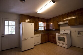 1004 Crescent in Denton, TX - Building Photo - Building Photo