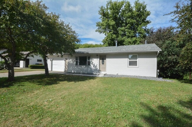 property at 509 Meadowlark Ct NW