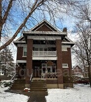 2581 Madison Rd in Cincinnati, OH - Building Photo