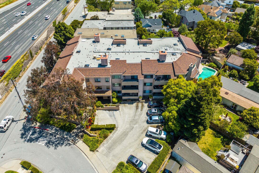 Morrell Plaza in Burlingame, CA - Foto de edificio