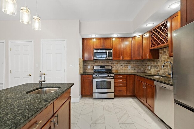 556 1st St in Hoboken, NJ - Foto de edificio - Building Photo