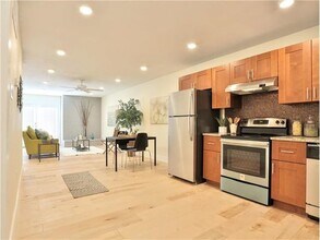 909 Reinli Street, Unit 111 in Austin, TX - Building Photo - Building Photo