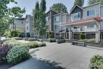 355 Vashon Ct NE in Renton, WA - Building Photo - Building Photo