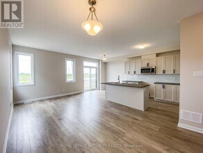 1043 Speedvale Ct in Ottawa, ON - Building Photo - Building Photo