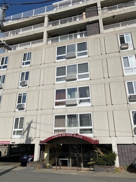 4 Trowbridge Pl, Unit 3B in Cambridge, MA - Building Photo - Building Photo