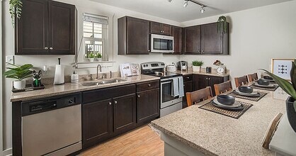 Cottages at San Marcos in San Marcos, TX - Foto de edificio - Building Photo