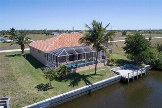 4114 NW 39th Ln in Cape Coral, FL - Foto de edificio - Building Photo