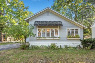 630 Pleasant St in Saugatuck, MI - Foto de edificio - Building Photo
