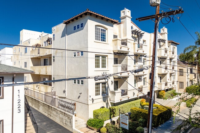 NOHO ARTS Courtyard in North Hollywood, CA - Building Photo - Building Photo