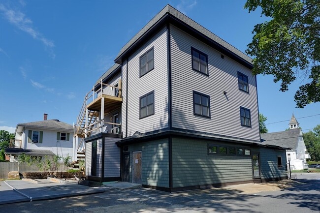 369 Grant St, Unit 1 in Framingham, MA - Building Photo - Building Photo