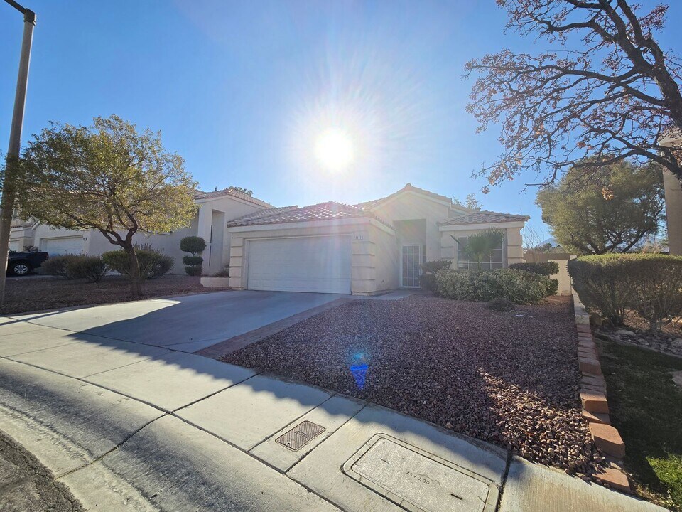 2417 Bloomington Dr in Las Vegas, NV - Building Photo