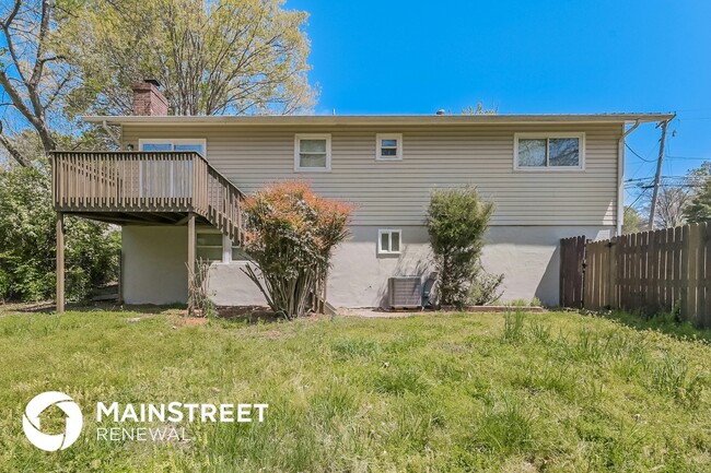 713 W Meadecrest Dr in Knoxville, TN - Building Photo - Building Photo