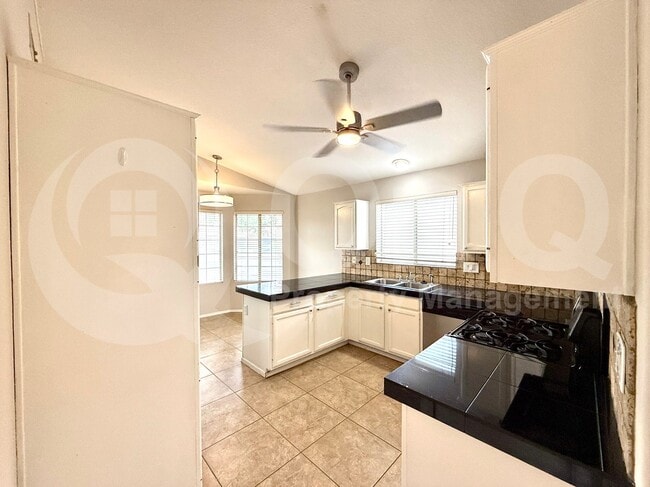 142 W Smoke Tree Rd in Gilbert, AZ - Building Photo - Building Photo