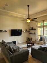 15508 Fox Ln in Selma, TX - Foto de edificio - Building Photo