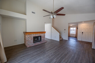 1421 W Camino Ct in Chandler, AZ - Foto de edificio - Building Photo