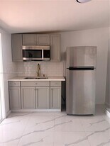 3690 W 8th Ave in Hialeah, FL - Building Photo