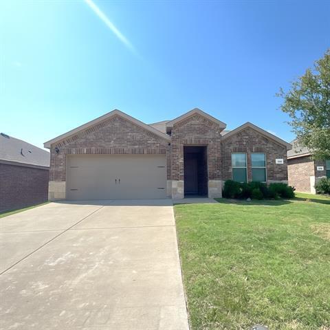 204 University St in Farmersville, TX - Building Photo