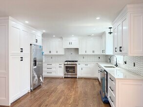 40 E Pasadena Pl in Bridgeport, CT - Building Photo - Building Photo