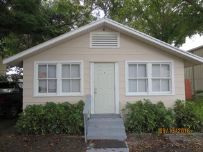 1135 17th Pl in Vero Beach, FL - Foto de edificio - Building Photo