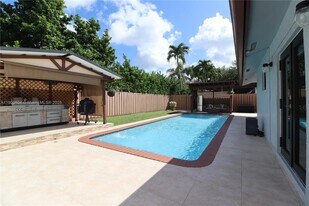 10615 SW 129th Ct in Miami, FL - Building Photo