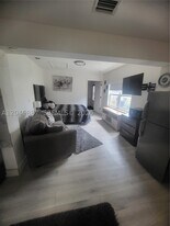 4345 NW 203rd St in Miami Gardens, FL - Building Photo