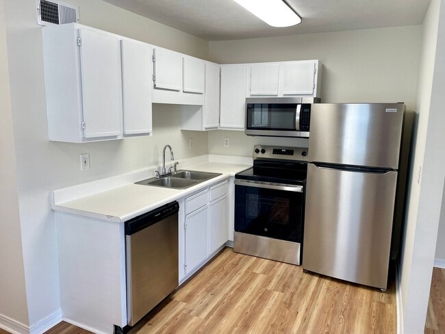 575 Dexter Dr in Flowood, MS - Building Photo - Building Photo