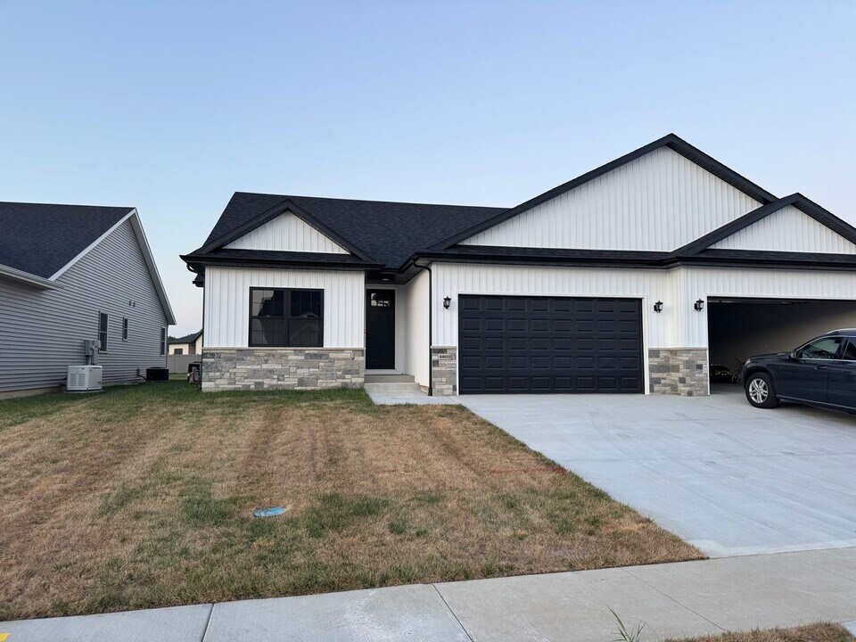 4603 Lasalle Ct in Springfield, IL - Building Photo