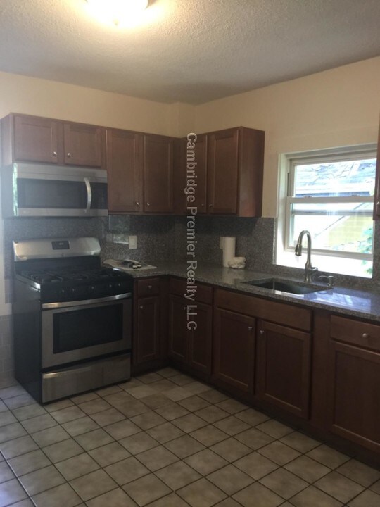 5 Adams St in Somerville, MA - Building Photo