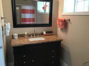 2212 S Silver Beach Rd in Coeur d'Alene, ID - Building Photo - Building Photo