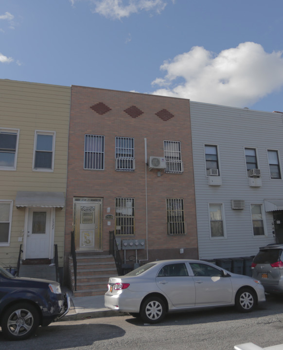 1518 61st St in Brooklyn, NY - Building Photo