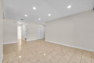 1250 S Brookhurst St, Unit #2057 in Anaheim, CA - Building Photo