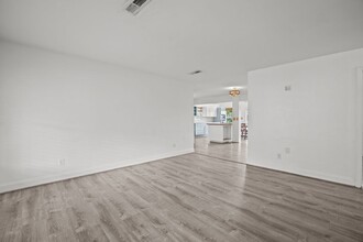 8490 Lynn River Rd in Norfolk, VA - Building Photo - Building Photo