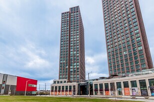 29 York Garden Wy in Toronto, ON - Building Photo