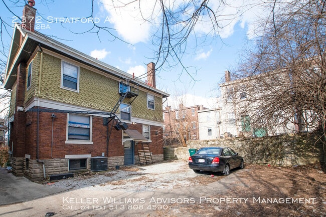 2372 Stratford Ave in Cincinnati, OH - Building Photo - Building Photo