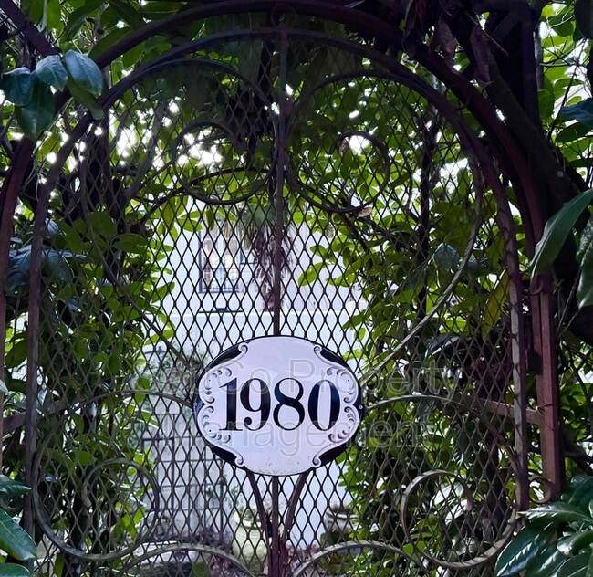 1980 SW Terrace Dr in Portland, OR - Building Photo - Building Photo