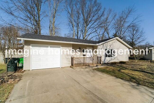 36 Whitehall Dr in Berea, OH - Foto de edificio - Building Photo