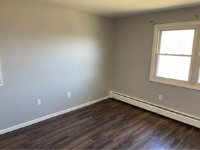 250 Bloomfield Ave in Windsor, CT - Building Photo - Building Photo