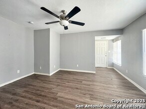 1611 La Manda Blvd in San Antonio, TX - Building Photo - Building Photo