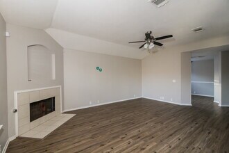 3309 Bentgate Ct in Denton, TX - Foto de edificio - Building Photo