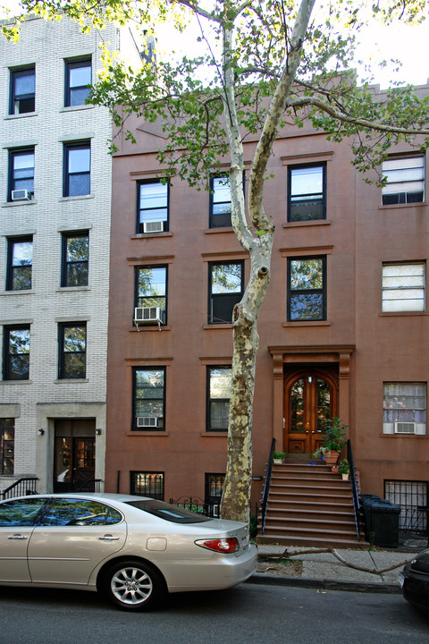 327 Clinton St in Brooklyn, NY - Building Photo