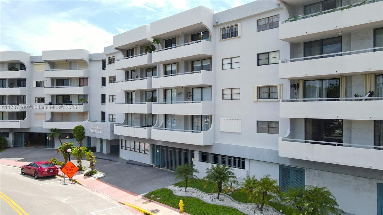 7300 Wayne Ave in Miami Beach, FL - Building Photo