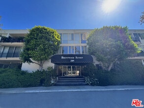 289 S Barrington Ave in Los Angeles, CA - Building Photo - Building Photo
